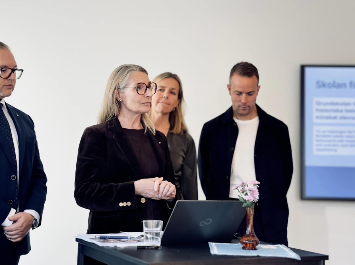 Skolkommunalråd Amie Kronblad presenterar Liberalerna och Värmdösamarbetets budget för 2026 - fokus på skola